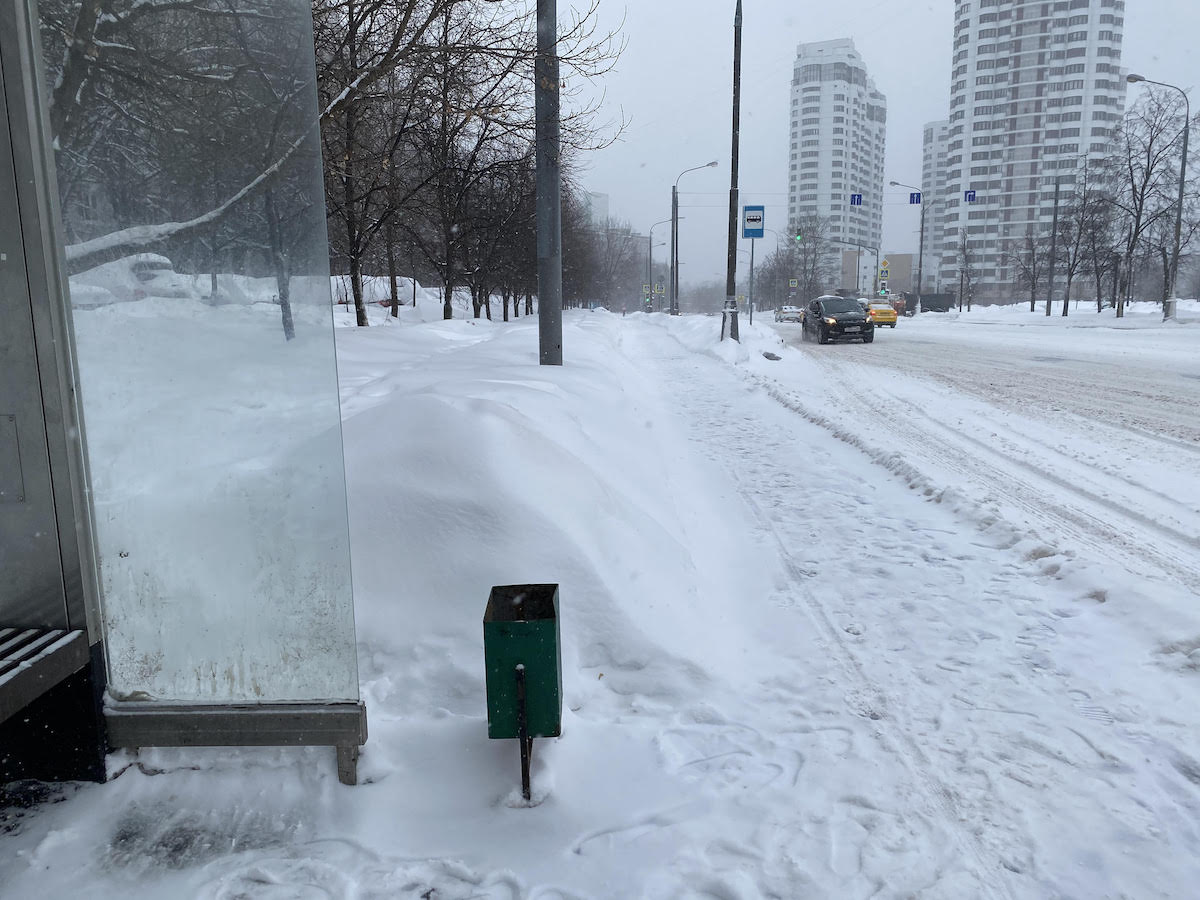 Московским властям предложили пересмотреть способ уборки дорог в снегопады