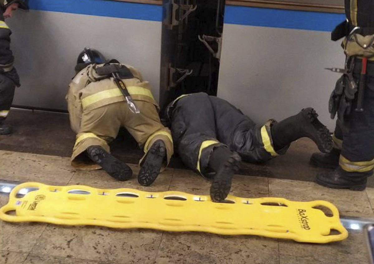 Пассажир упал на рельсы на станции метро «Строгино»