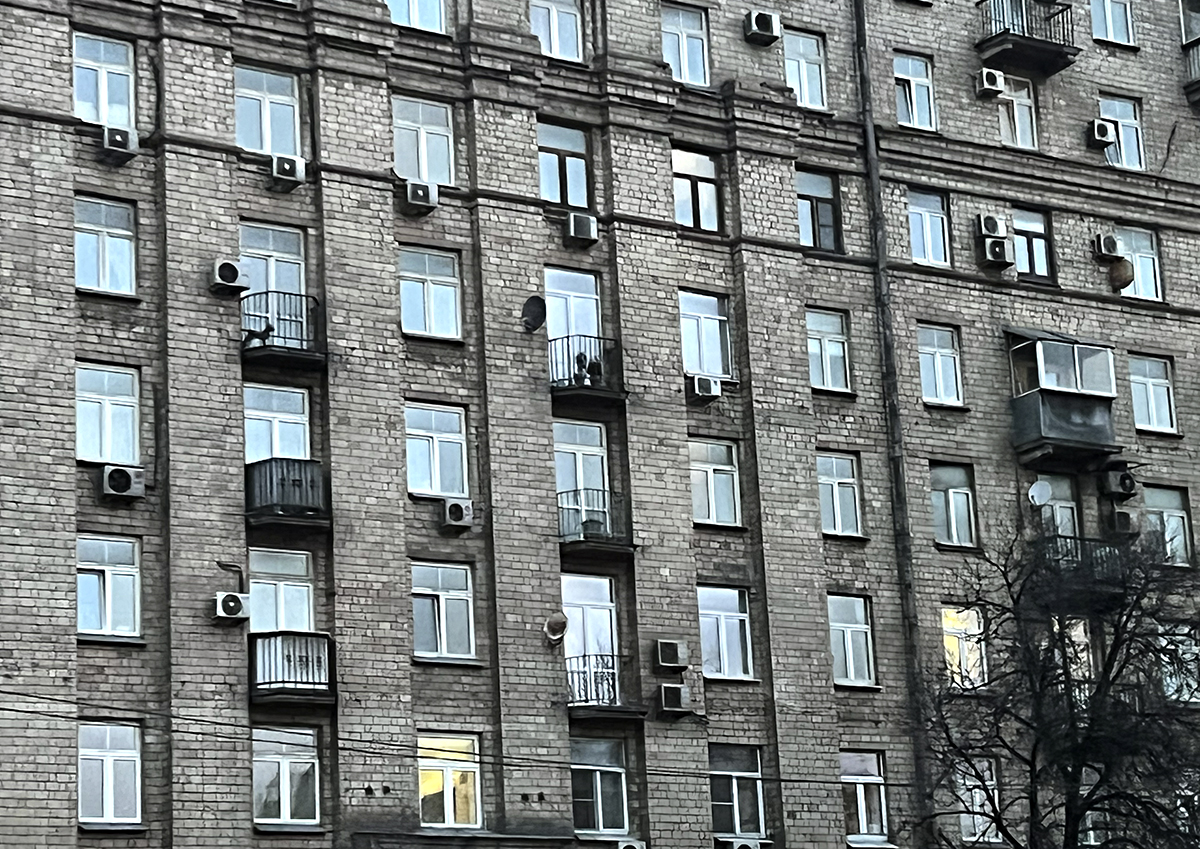 В Тверском районе Москвы собственник пытался поменять статус квартиры «методами 90-х»